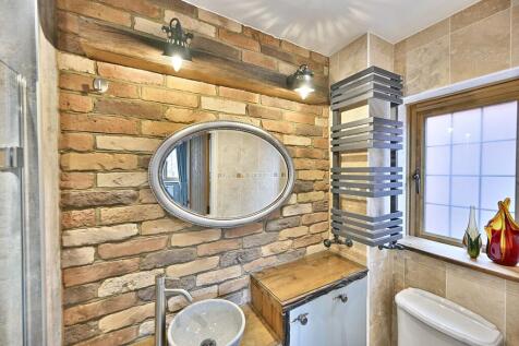 Master En-suite Shower Room