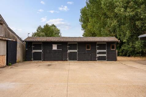 Yard and Outbuilding 3 / Bar