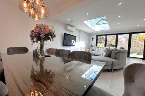 Lounge/ Diner (3)