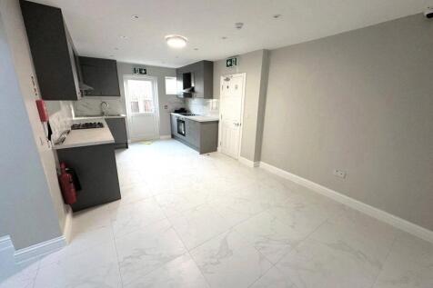 Communal Kitchen (2)