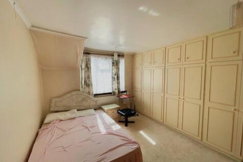 Bedroom One (2)