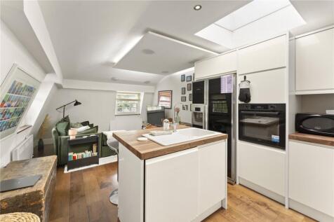 Kitchen / Lounge