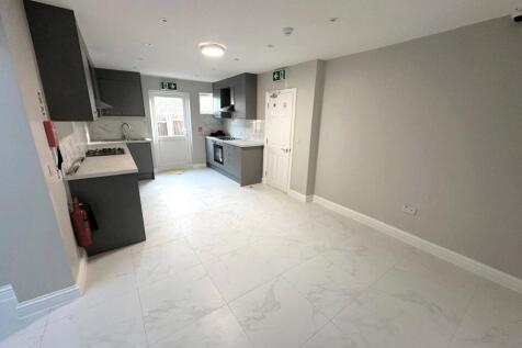 Communal Kitchen (2)