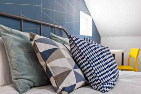 Room 6 - Ensuite
