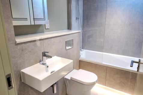 Flat 38, Burnhill Road - Bathroom.JPG