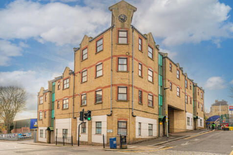 Mermaid Court, Railway Approach, N4 1RG
