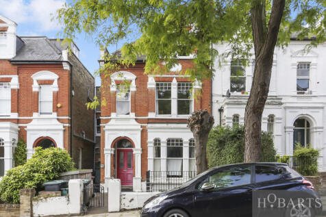 Charming Two-Bedroom Split-Level Flat in a Period