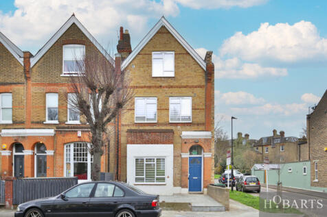 Two-bed Top Floor Flat in Period Property