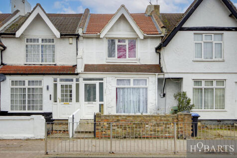 4-Bedroom Terraced House on Green Street, EN3