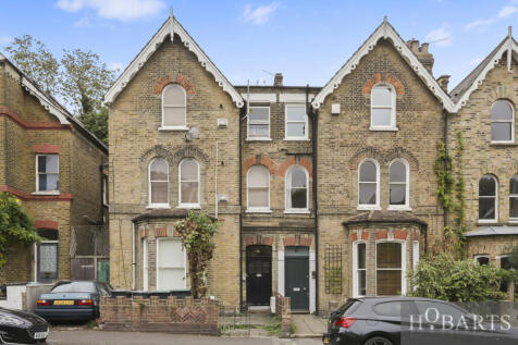 Spacious Studio with Private Garden Backing onto 
