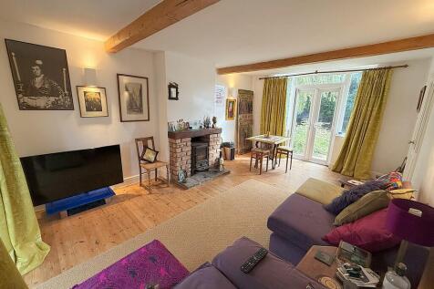LIVING ROOM 2