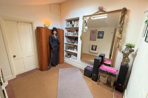 DINING ROOM 1