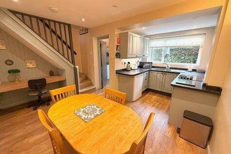 KITCHEN DINER 2