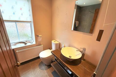 SHOWER ROOM 3