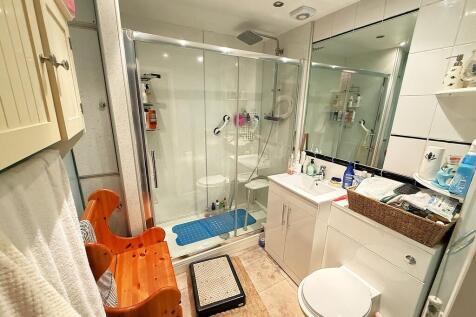 GF SHOWER ROOM