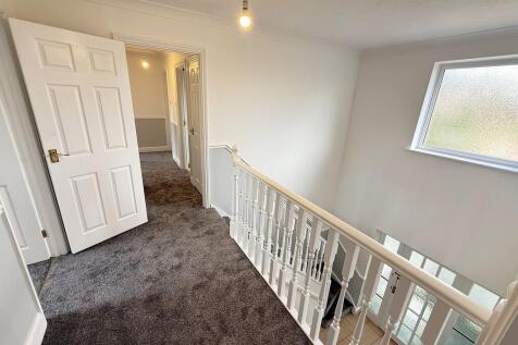 GALLERIED LANDING