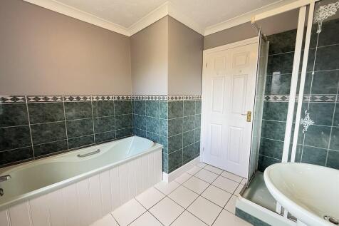 BATHROOM 2
