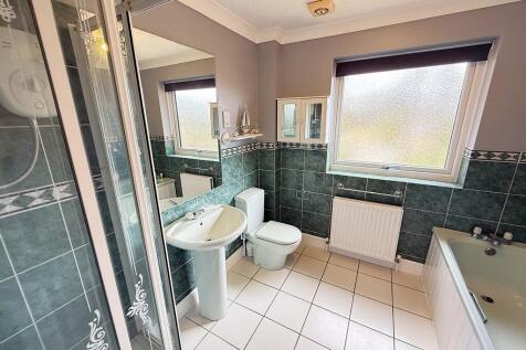 BATHROOM 3