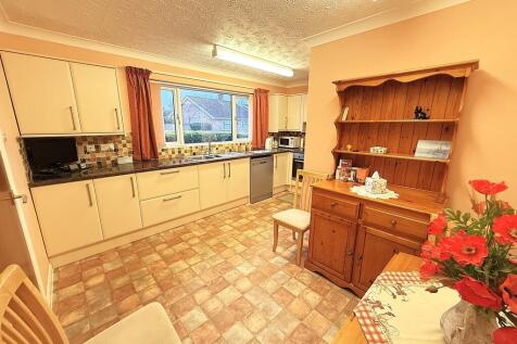KITCHEN DINER 1