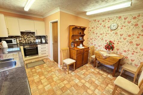 KITCHEN DINER 2