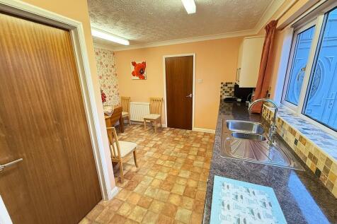 KITCHEN DINER 3