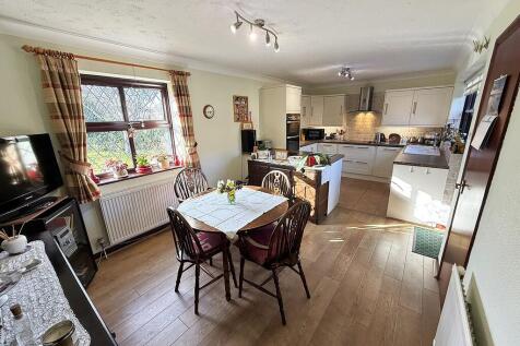 KITCHEN DINER 1