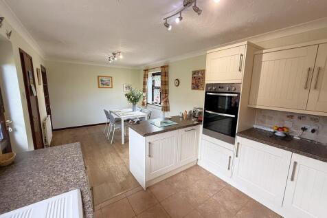 KITCHEN DINER 3