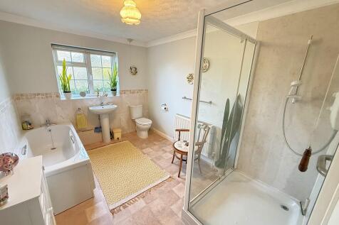 GF BATHROOM 1
