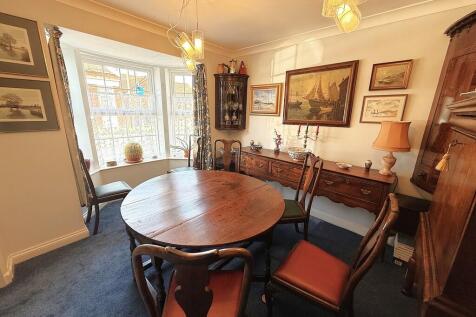 DINING ROOM 1