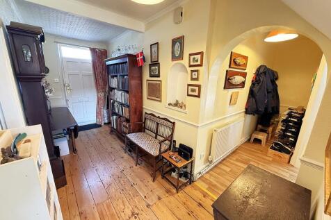 ENTRANCE HALL 1