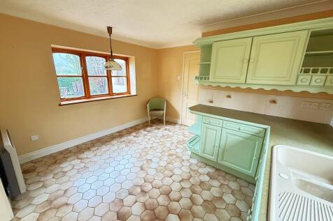 KITCHEN DINER 2