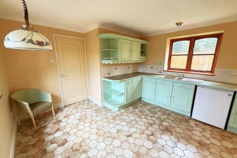 KITCHEN DINER 4
