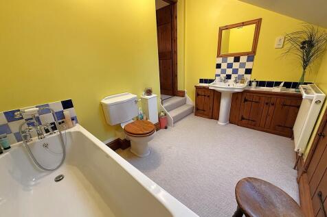 BED ONE EN SUITE ...