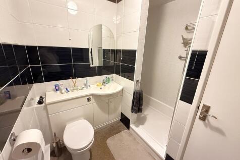 SHOWER ROOM 1
