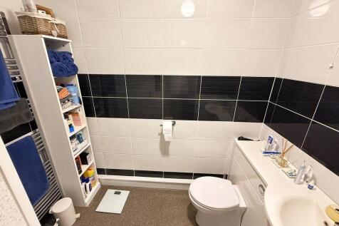 SHOWER ROOM 2