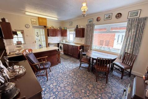 KITCHEN DINER 1