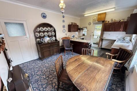 KITCHEN DINER 2