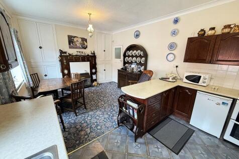 KITCHEN DINER 4
