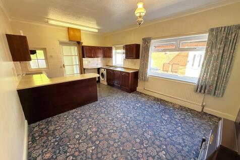 KITCHEN DINER 2