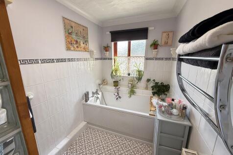 BATHROOM 4