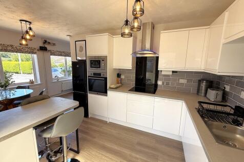 KITCHEN DINER 2