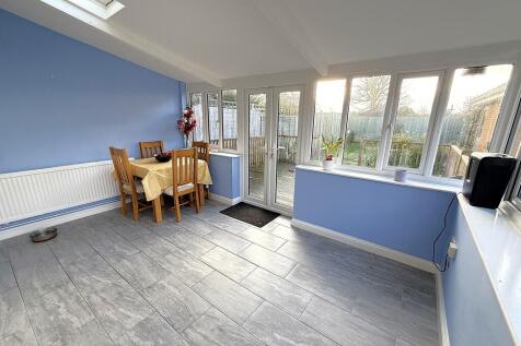 GARDEN ROOM 1