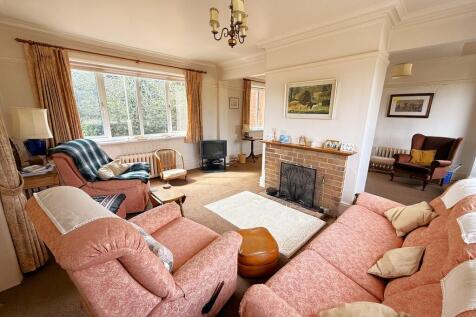 LIVING ROOM 1