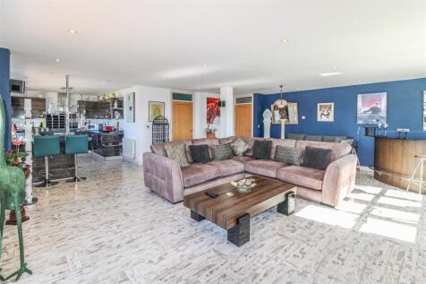 Stunning Open Plan Space