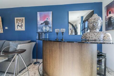 Feature Bar Area