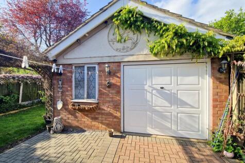 Detached garage