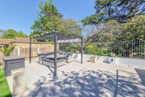 Feature rear seating area