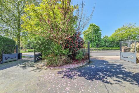 Carriage driveway