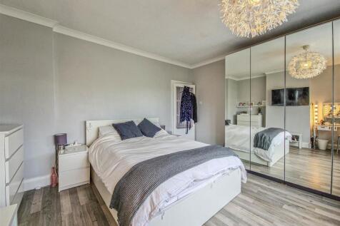 Large double bedroom