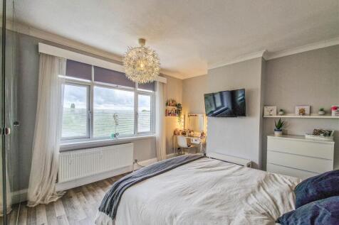 Large double bedroom